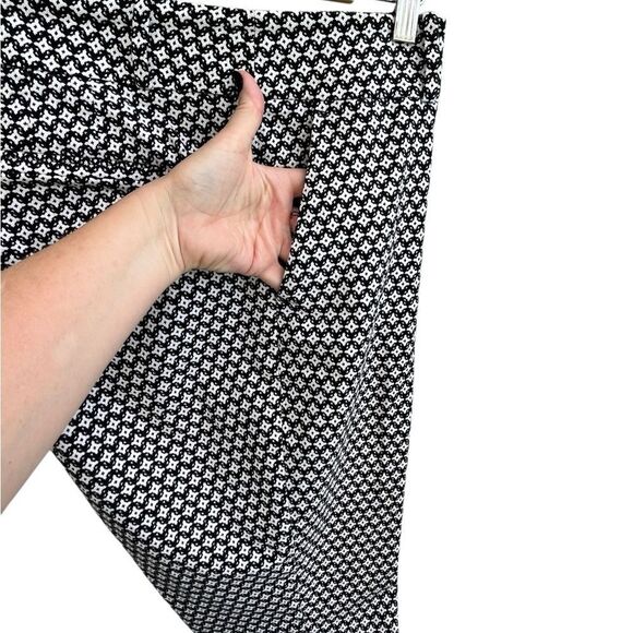 LOFT Julie Skinny Ankle Pants Black & White Geometric Print Size 10 - Picture 3 of 10